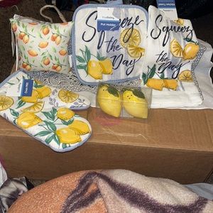 Lemon kitchen set Trueliving is the brand